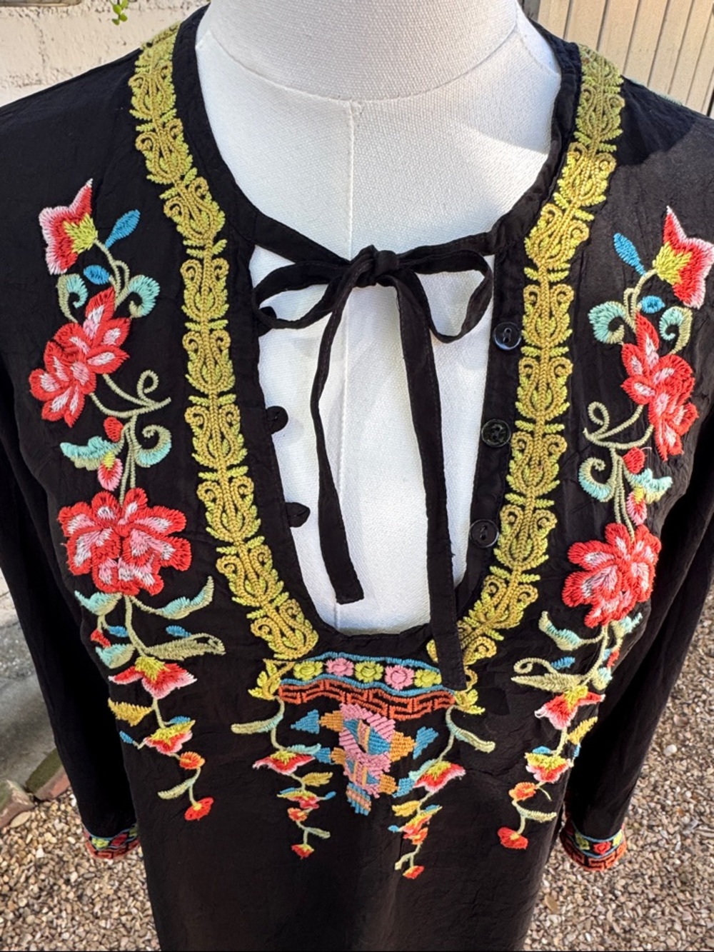 Johnny Was Suko Tunic Top Black Embroidered V-Neck Size Petite M - Picture 10 of 15